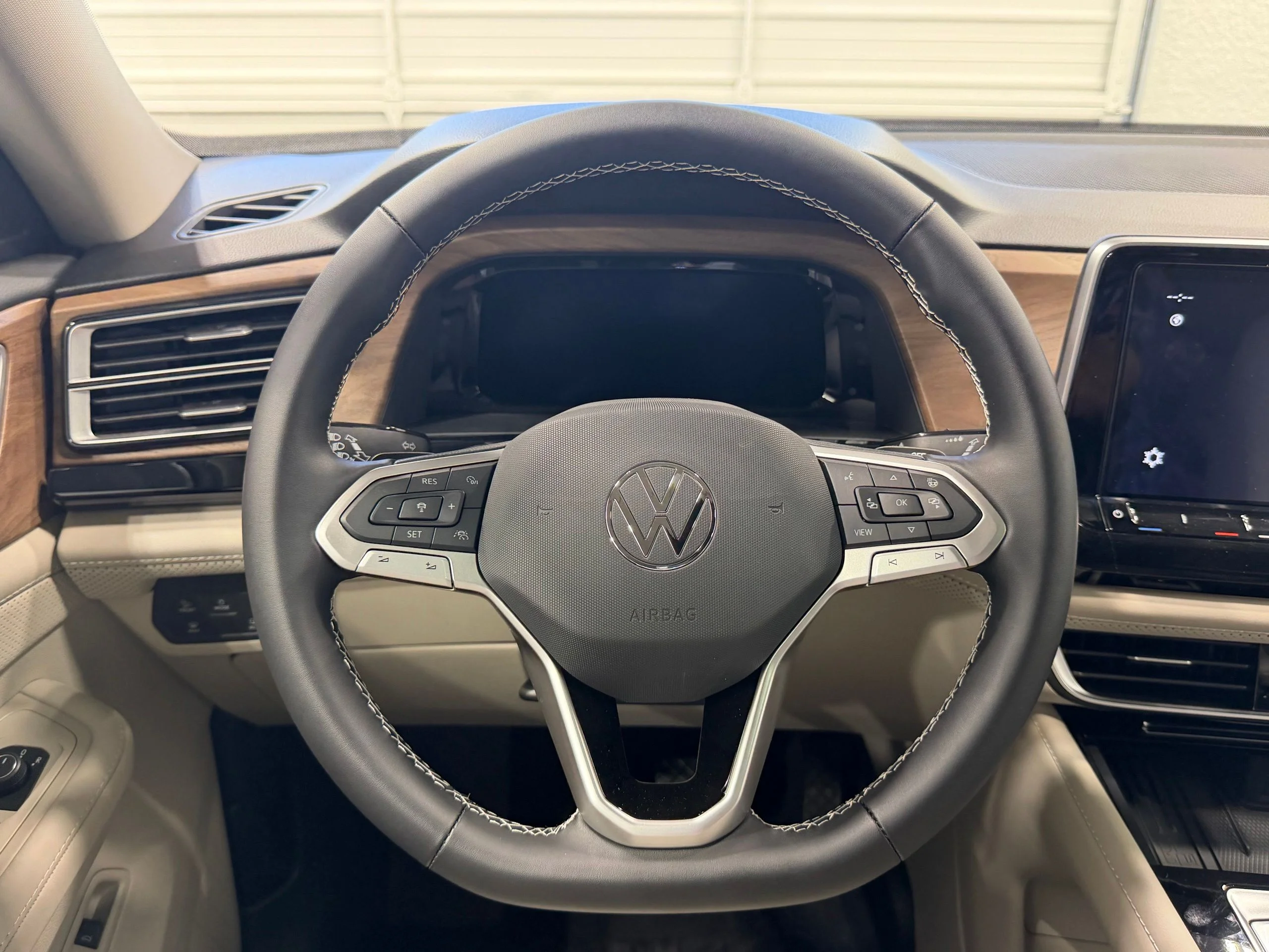 New 2026 White Volkswagen 2.0T SE w/Technology image 41