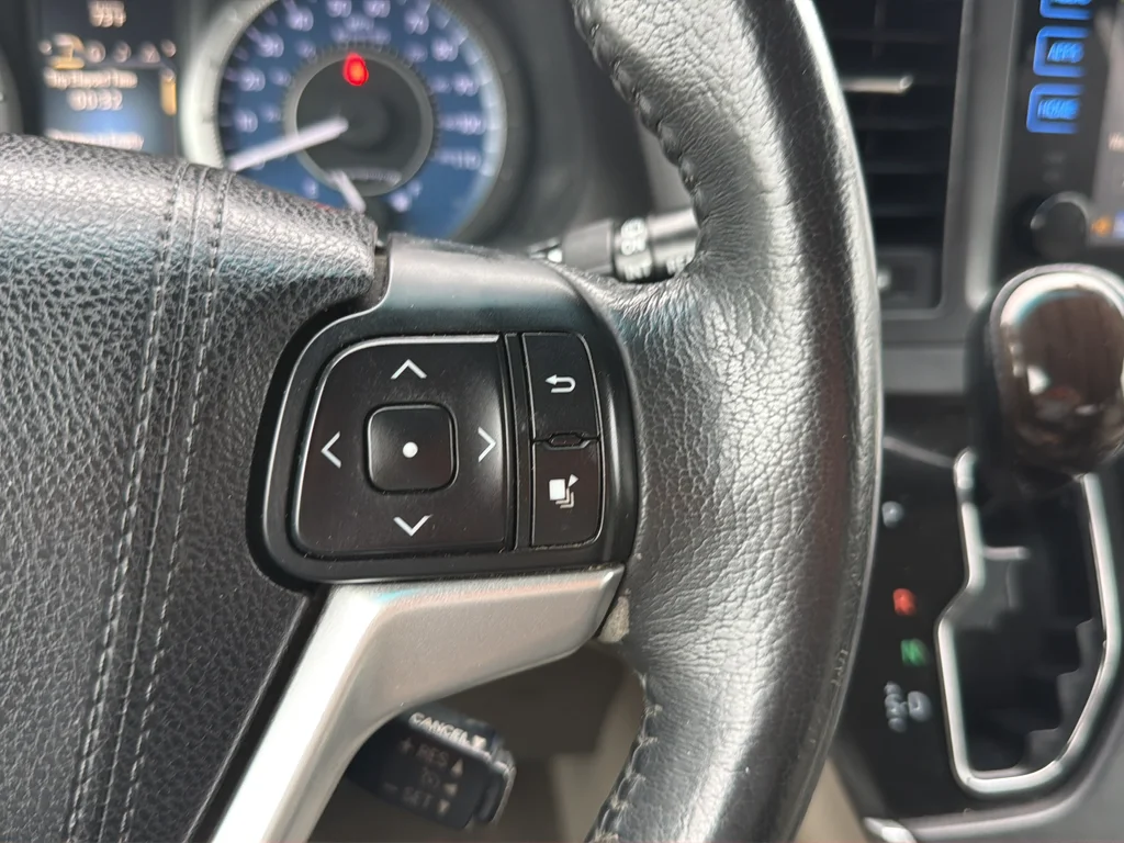 Used 2016 Black Toyota XLE image 38