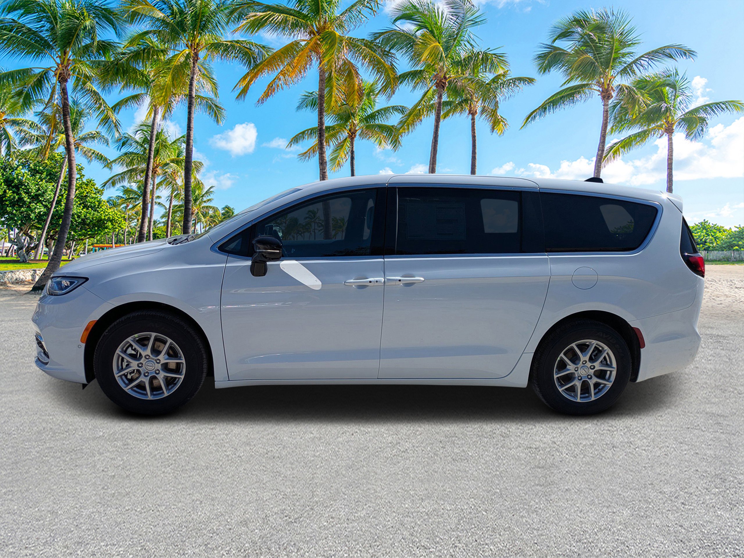 New 2026 Bright White Clear-Coat Exterior Paint Chrysler Select image 6
