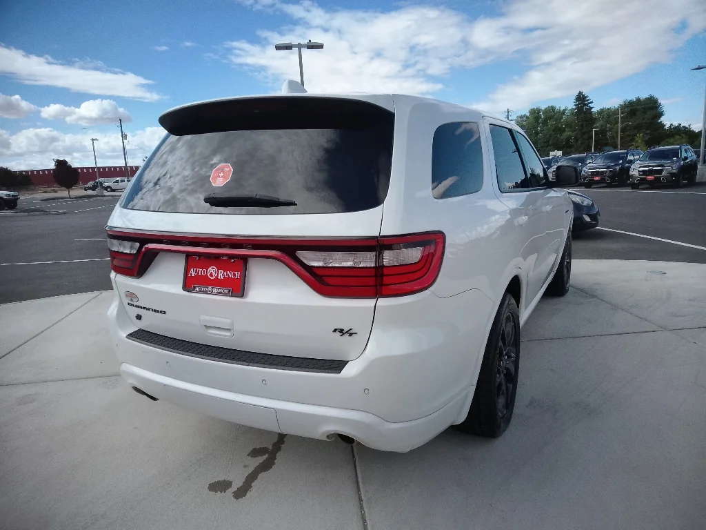 Used 2022 White Knuckle Clearcoat Dodge R/T image 3