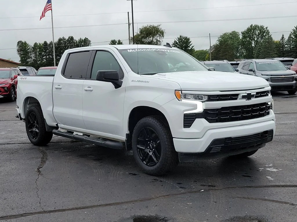 New 2026 Summit White Chevrolet RST image 2