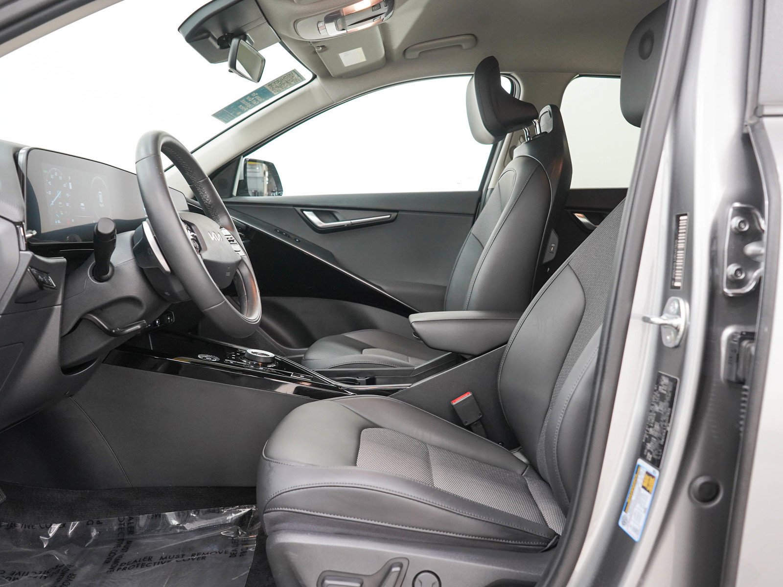 Used 2024 Steel Gray Kia Wind image 23