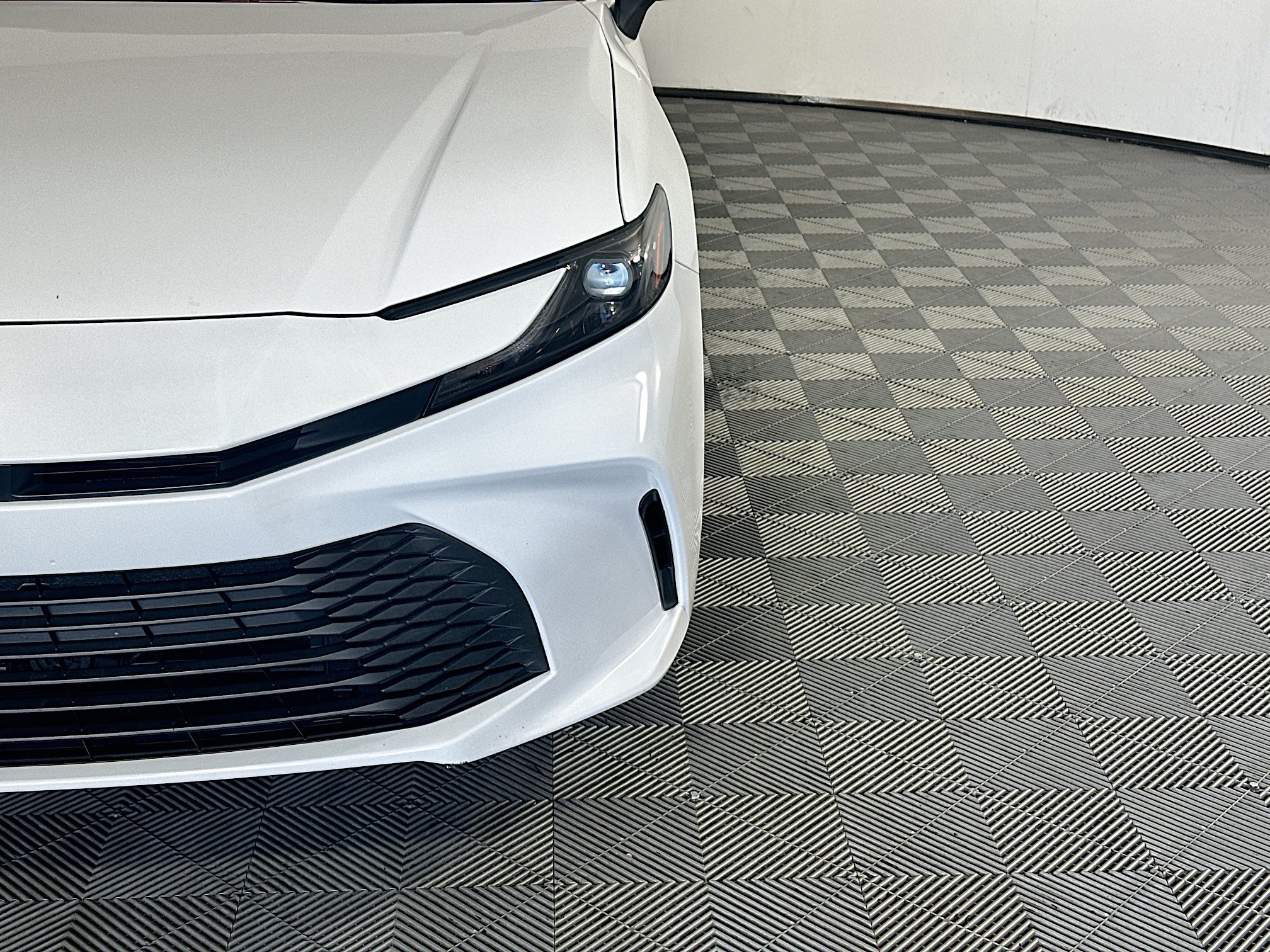 Certified Used 2025 Ice Toyota LE image 9