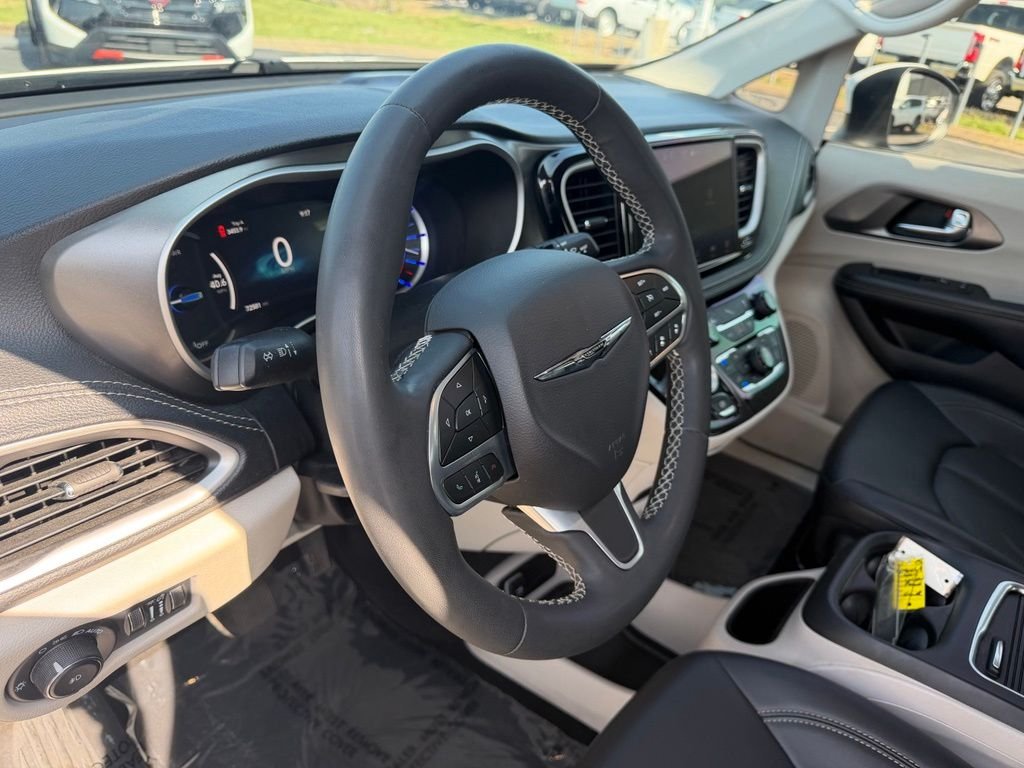 Used 2023 White Chrysler Touring L image 19