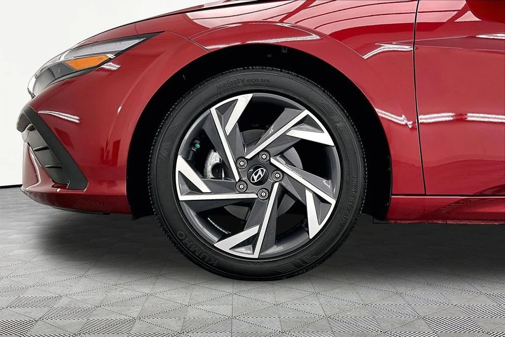 Used 2025 Red Hyundai SEL Sport image 9