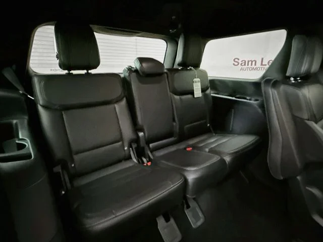 Used 2025 White Metallic Ford Platinum image 29