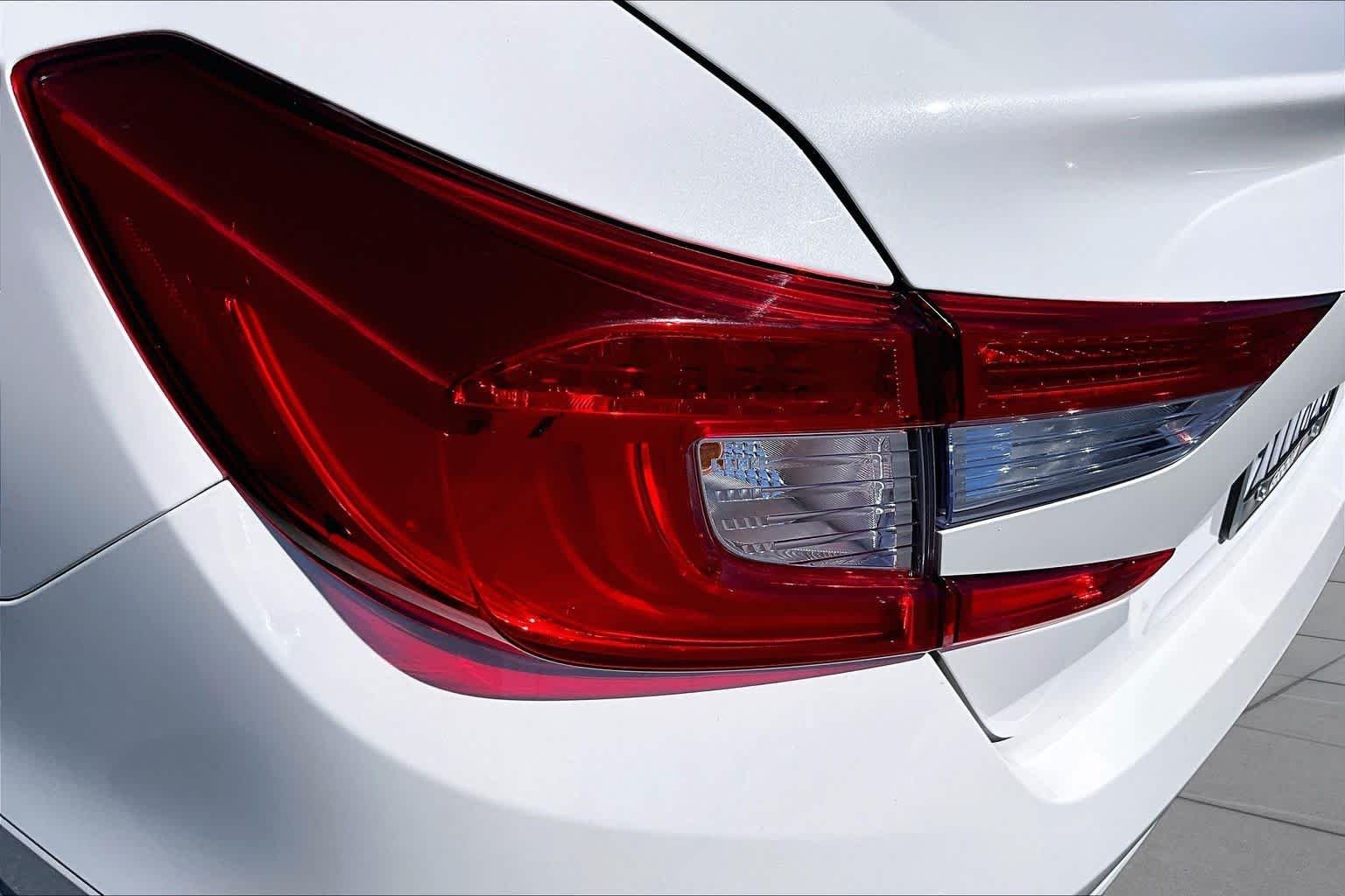 Used 2020 Platinum White Pearl Honda  image 28