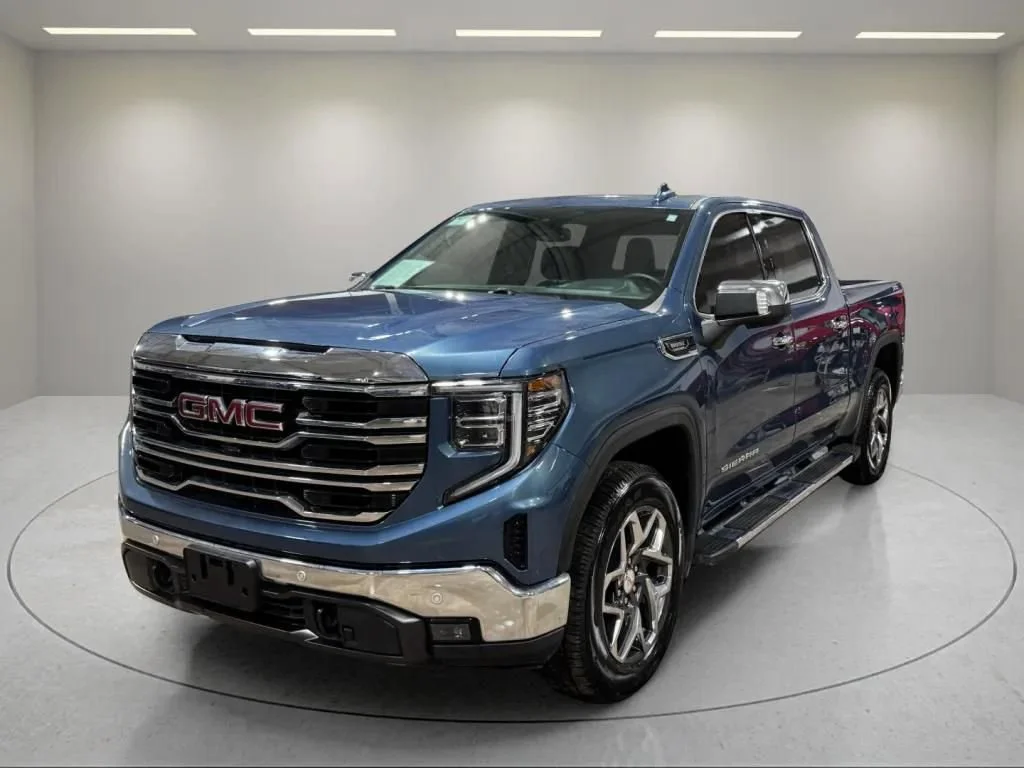 Used 2024 Downpour Metallic GMC SLT image 2