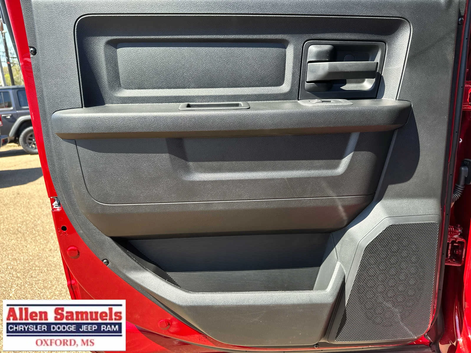 New 2026 Molten Red Pearl-Coat Exterior Paint RAM Tradesman image 41