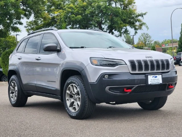 Used 2020 Silver Jeep Trailhawk image 3