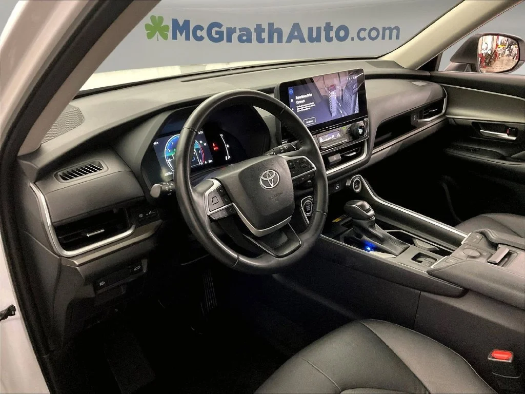 Used 2025 Beige Toyota XLE image 17