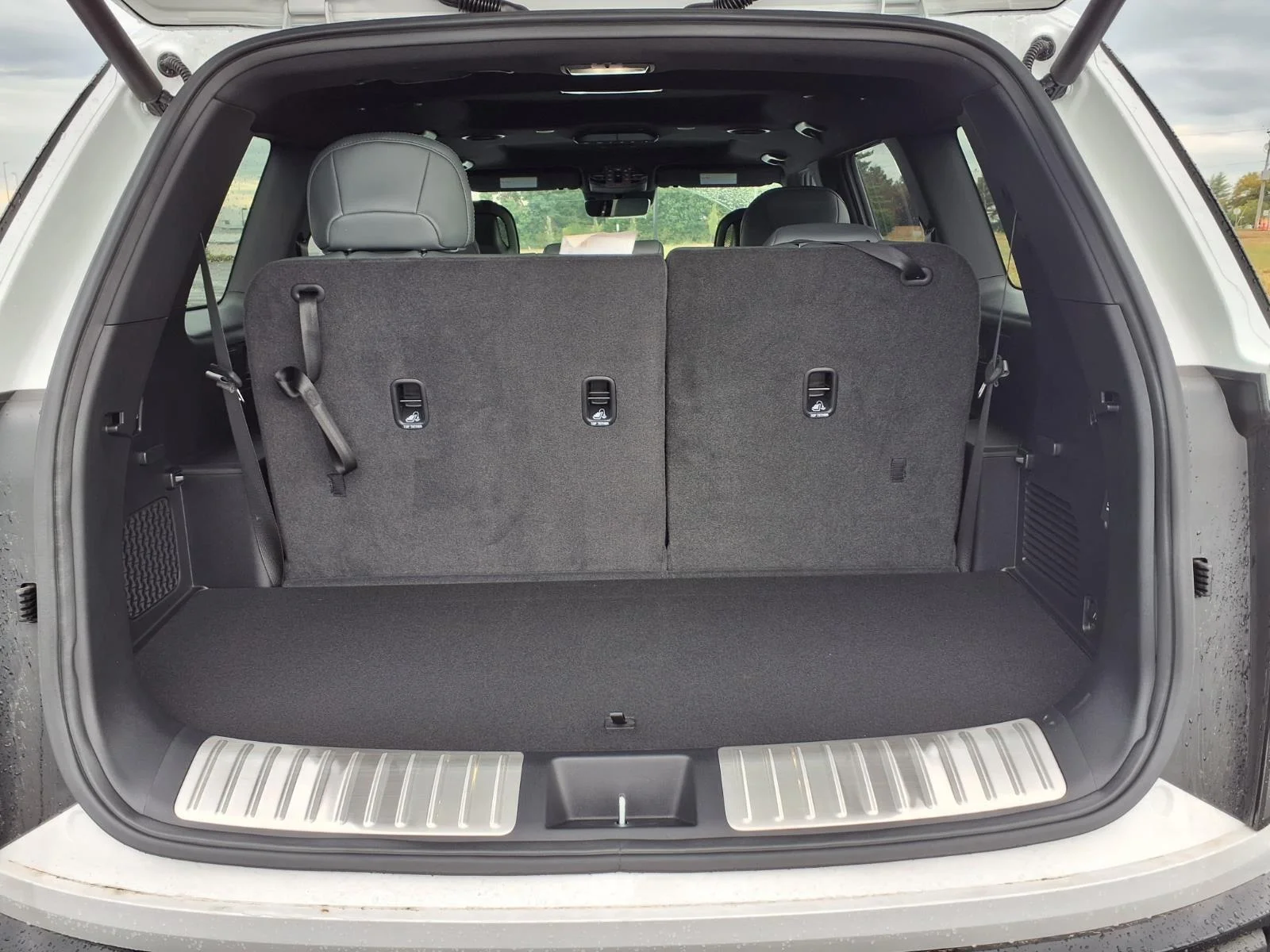 New 2027 Glacial White Pearl Kia X-Line SX image 4