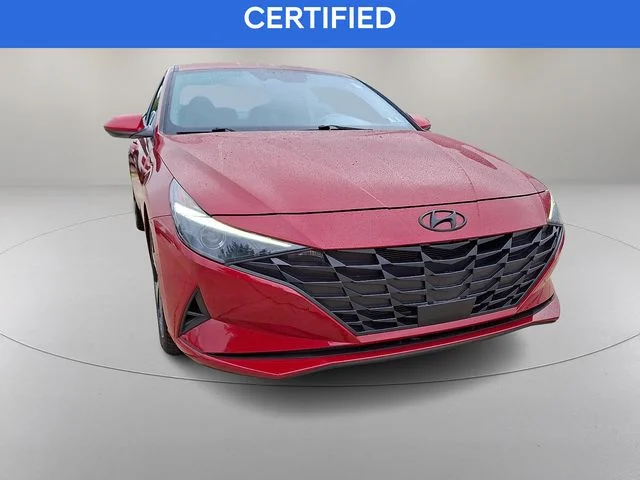 Used 2023 Red Hyundai SEL image 2