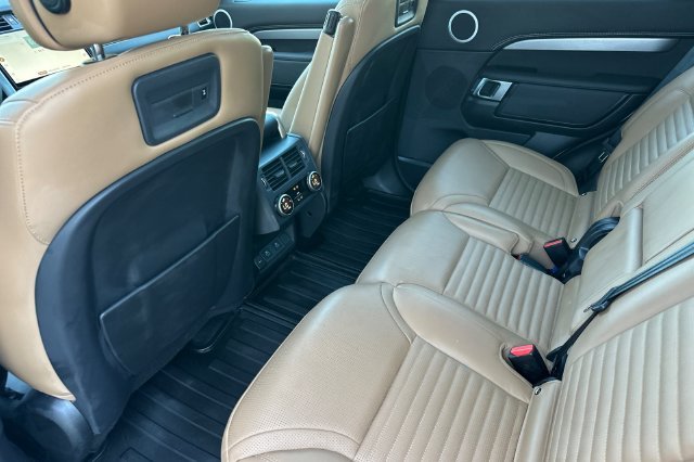 Certified Used 2025 White Land Rover Dynamic SE image 11