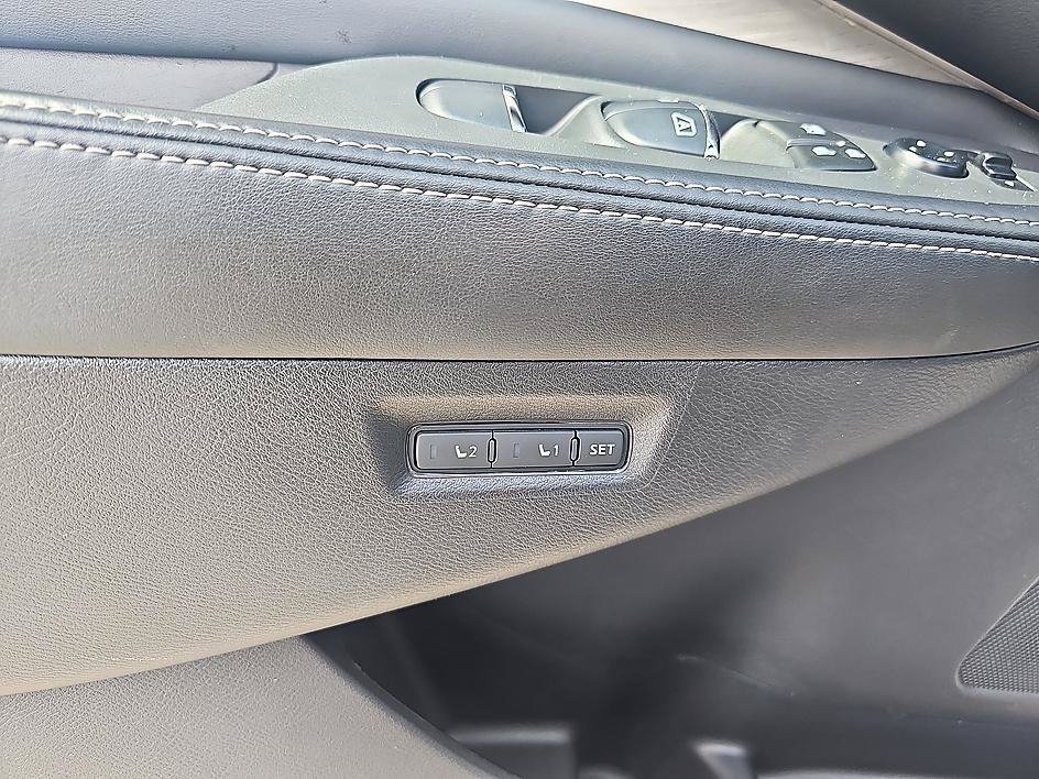 Used 2016 Arctic Blue Metallic Nissan SL image 13