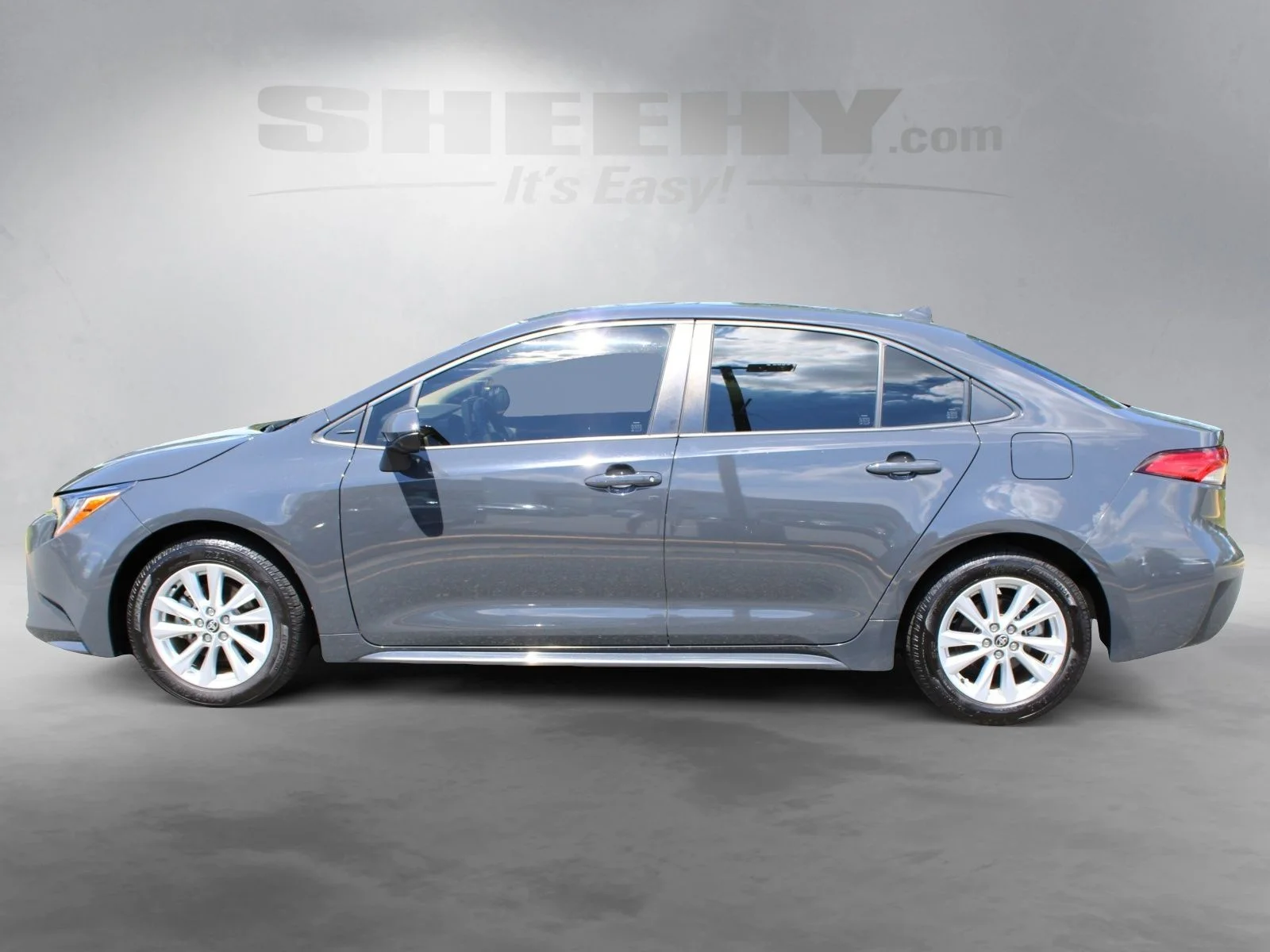Used 2023  Toyota LE image 15