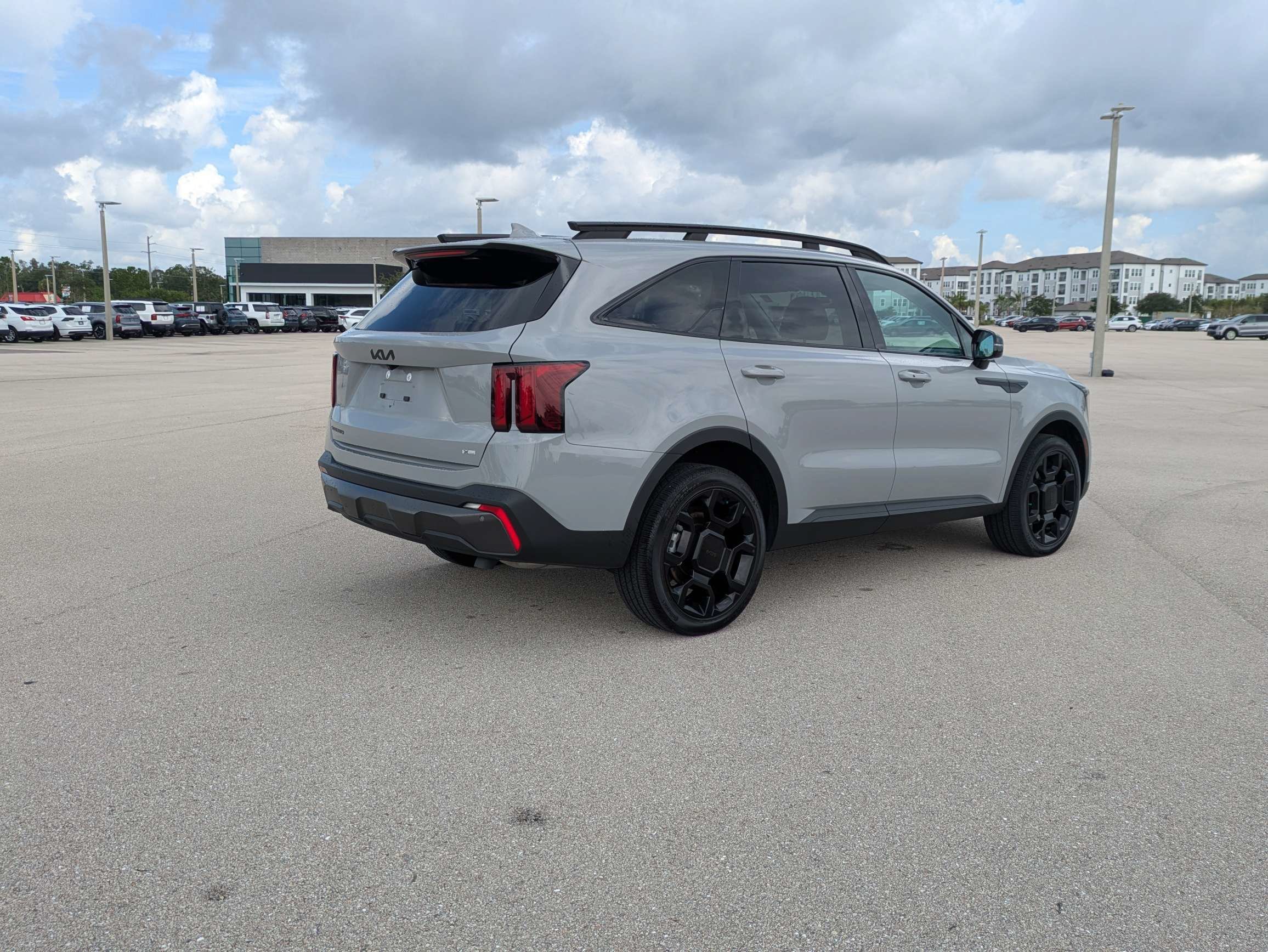 Certified Used 2025 Wolf Gray Kia X-Line EX image 5