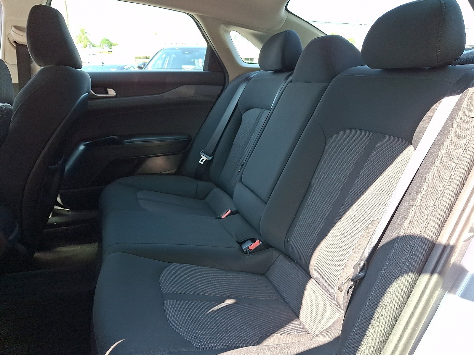 Used 2022 Everlasting Silver Kia LXS image 9