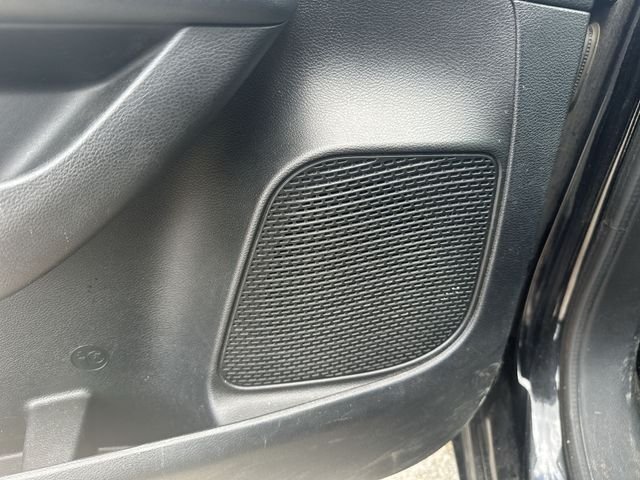 Used 2018 Black Chrysler Limited image 27