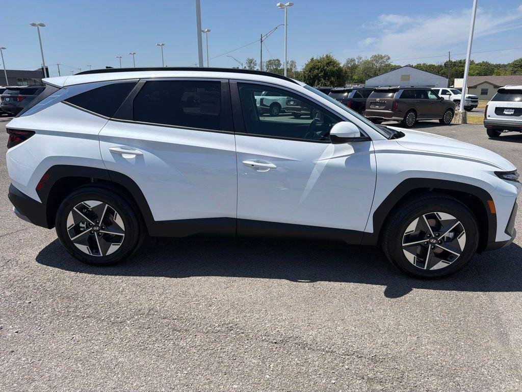 New 2026 White Hyundai SEL FWD image 2