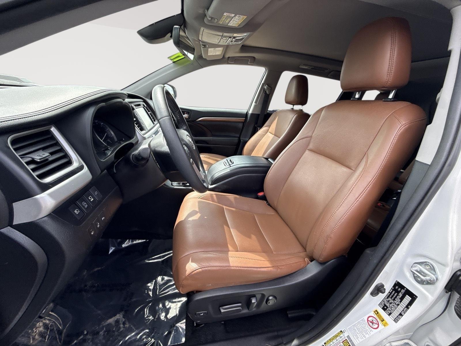 Used 2019 Blizzard Pearl Toyota Limited Platinum image 3