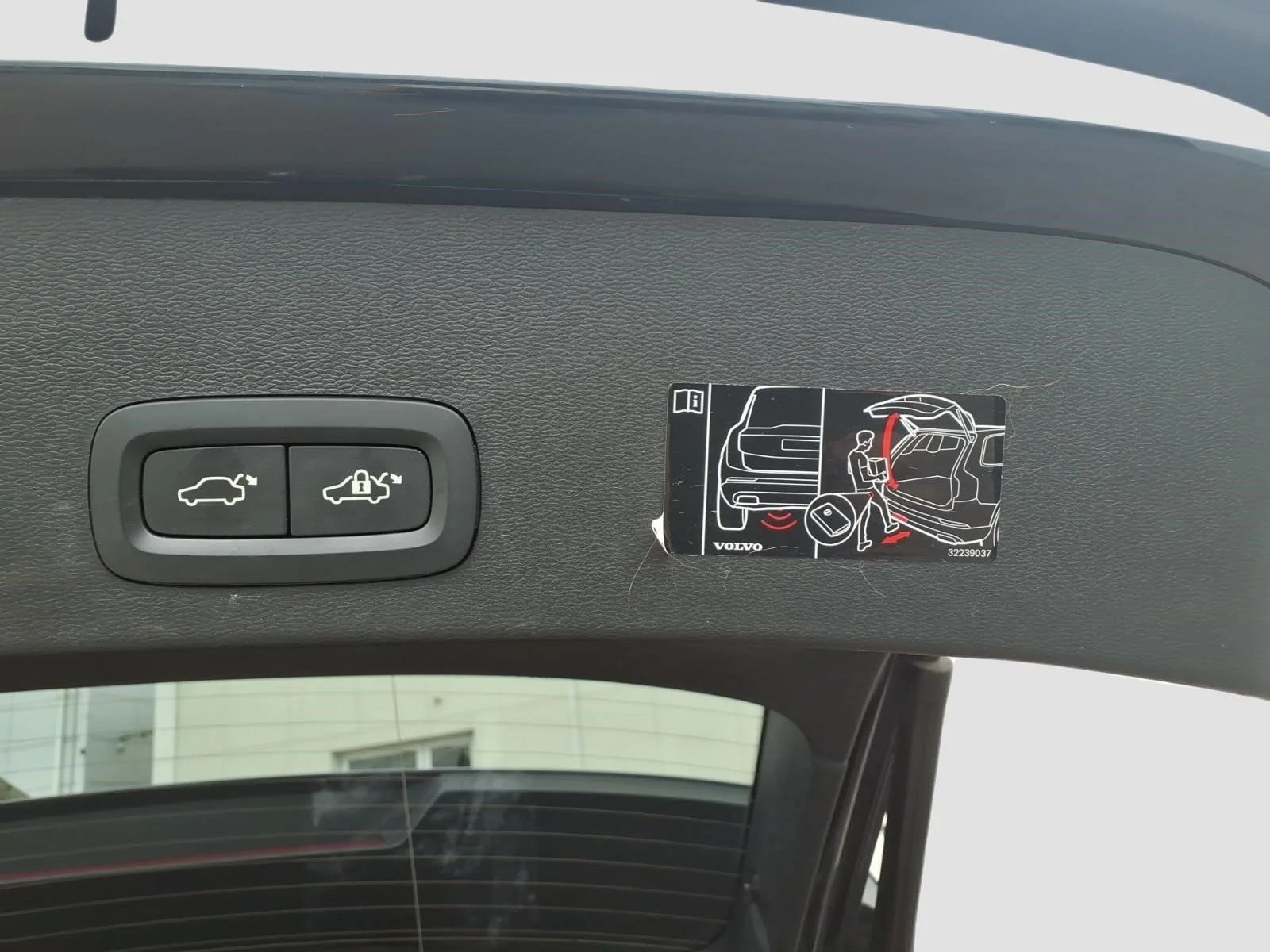 Used 2021 Onyx Black Metallic Volvo T5 Inscription image 17