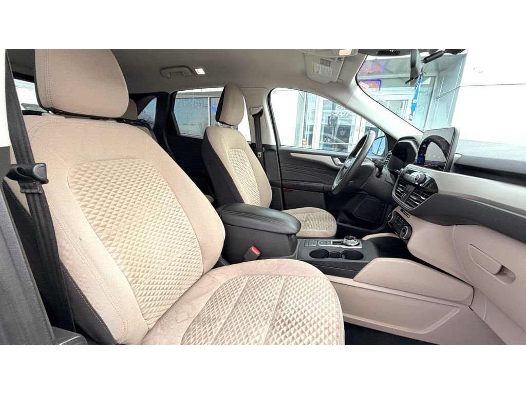 Used 2021 Silver Ford SE image 10