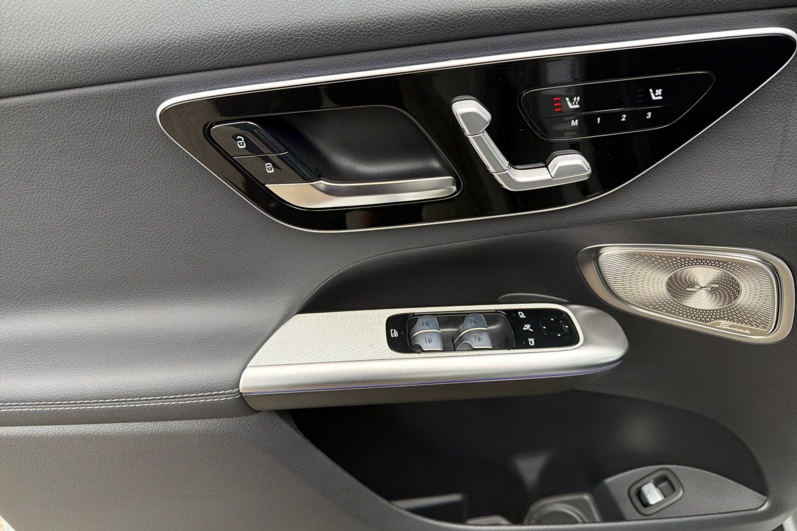 New 2026 MANUFAKTUR Alpine Grey Mercedes-Benz GLC 300 image 26