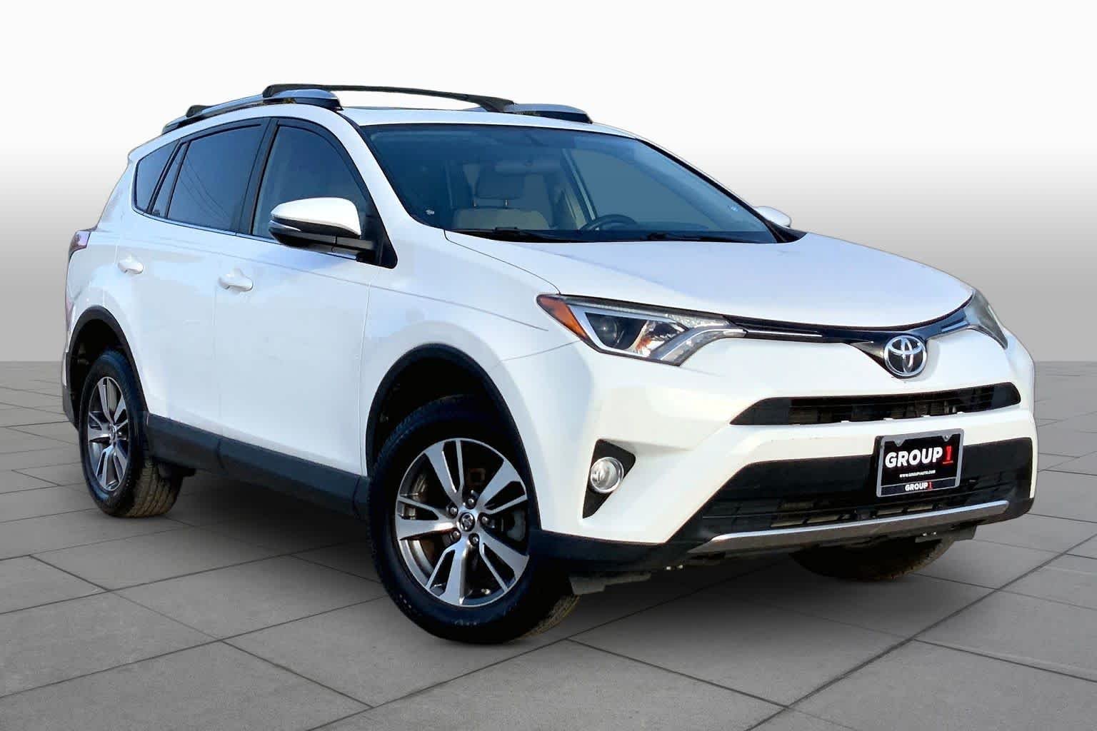 Used 2016 Super White Toyota XLE image 3