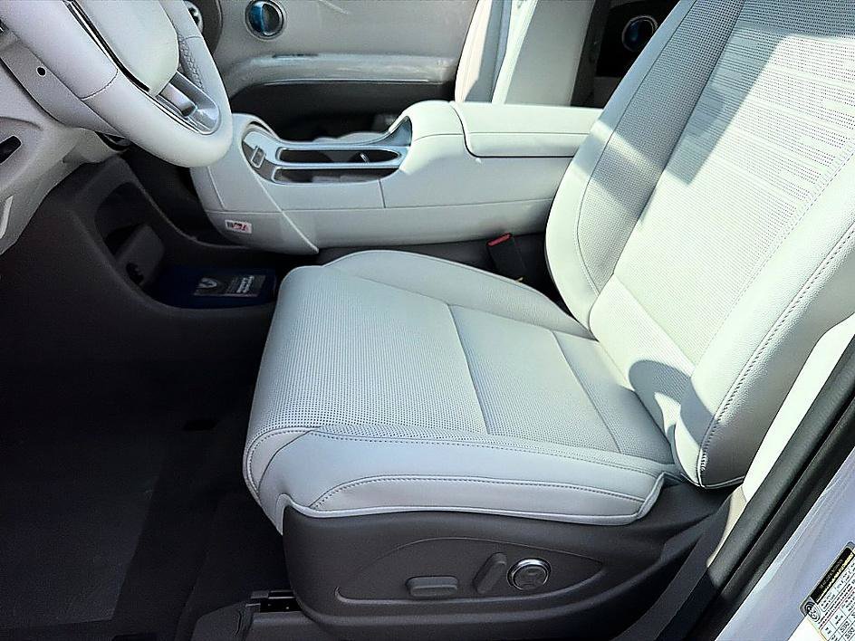New 2027 Creamy White Pearl Hyundai Limited 8P image 7
