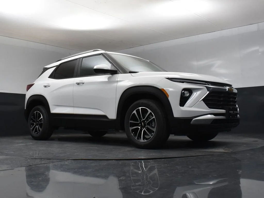 New 2026 Summit White Chevrolet LT image 25