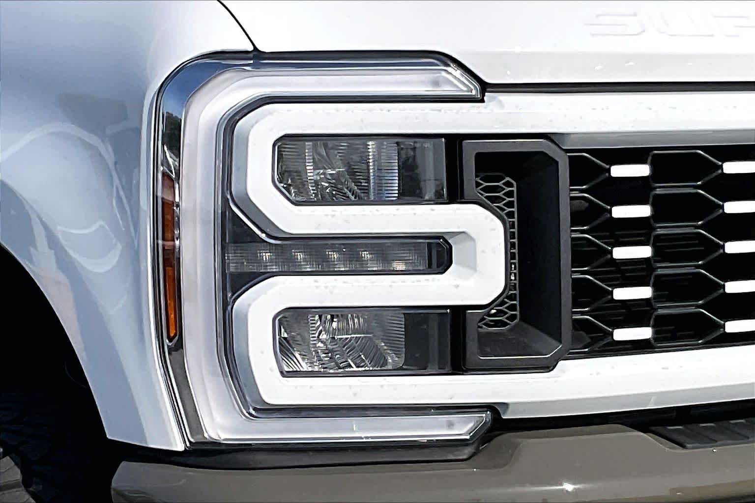New 2026 Oxford White/Marsh Gray Ford King Ranch image 10