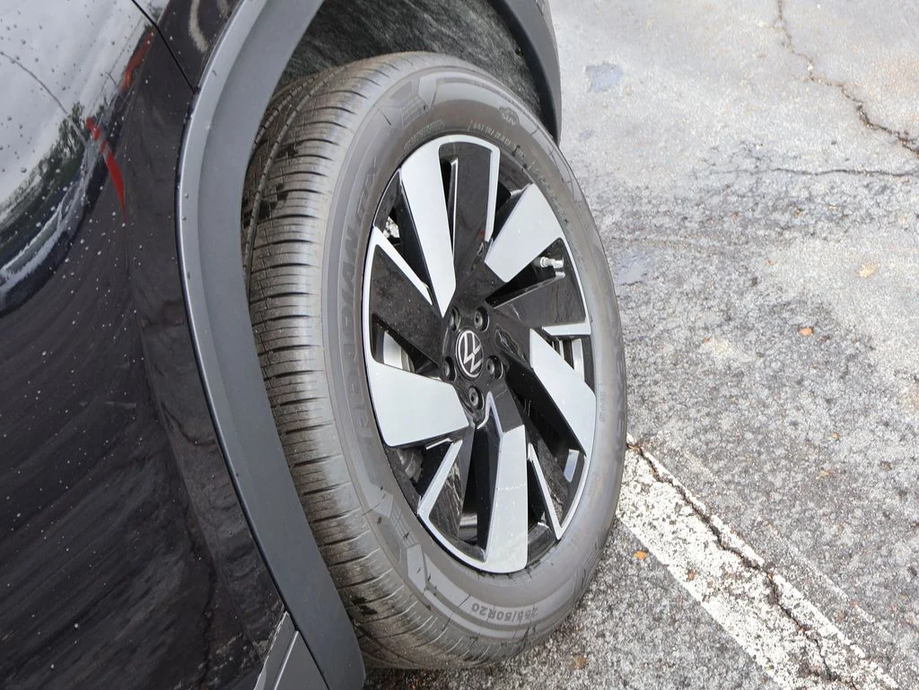 New 2026 Black Volkswagen 2.0T SE w/Technology image 37
