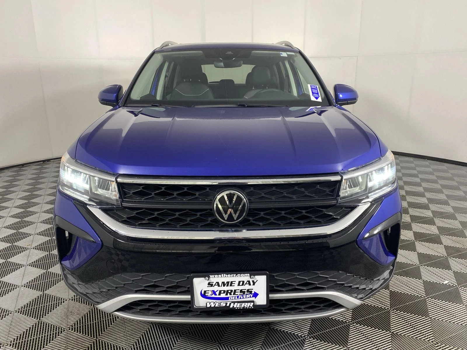 Used 2024 Dusk Blue Metallic Volkswagen SE image 8