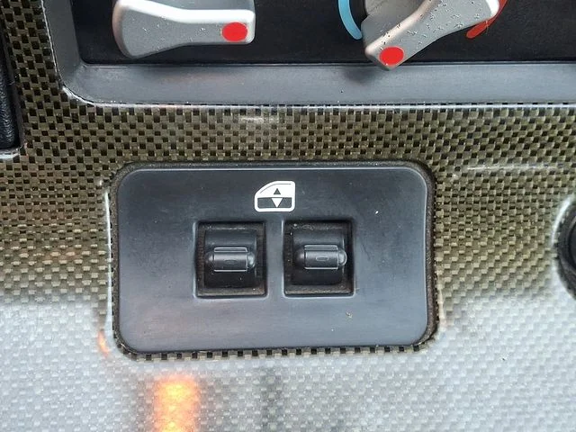Used 2000 Silver Dodge RT/10 image 18