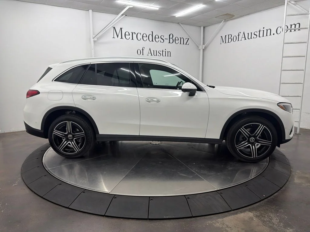 New 2027 White Mercedes-Benz GLC 300 image 8