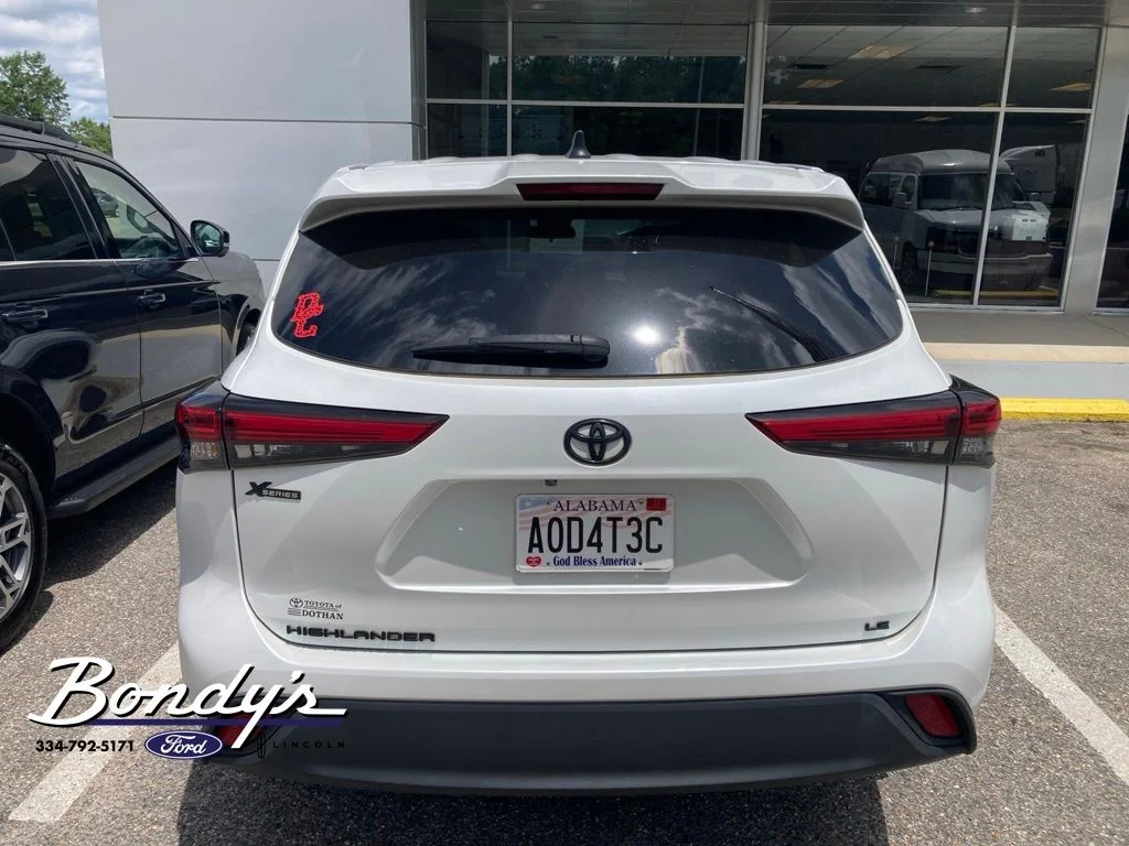 Used 2023 Pearl Toyota LE image 4