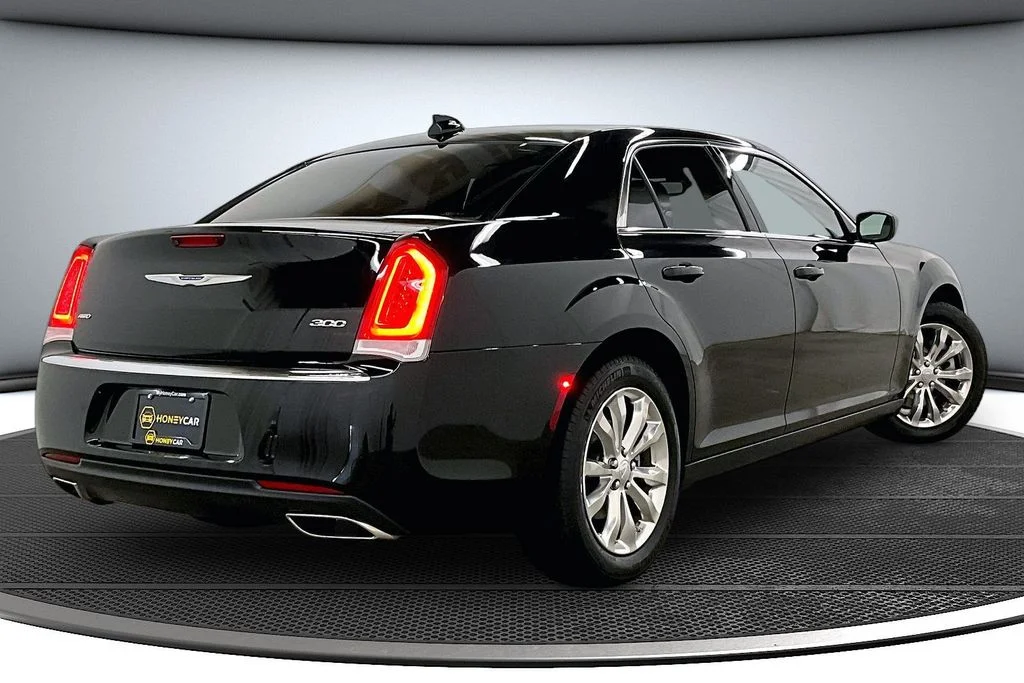 Used 2023 Black Chrysler Touring image 6