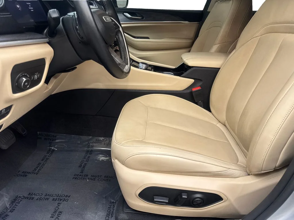 Used 2022 Silver Jeep Limited image 28