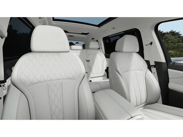 New 2027 Mineral White Metallic BMW  image 11
