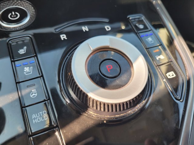 Used 2023 White Kia Wave image 20