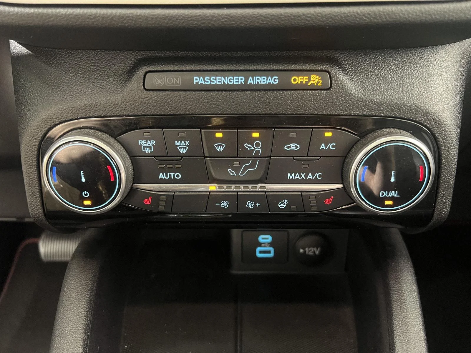 Used 2022 Agate Black Ford SEL image 19