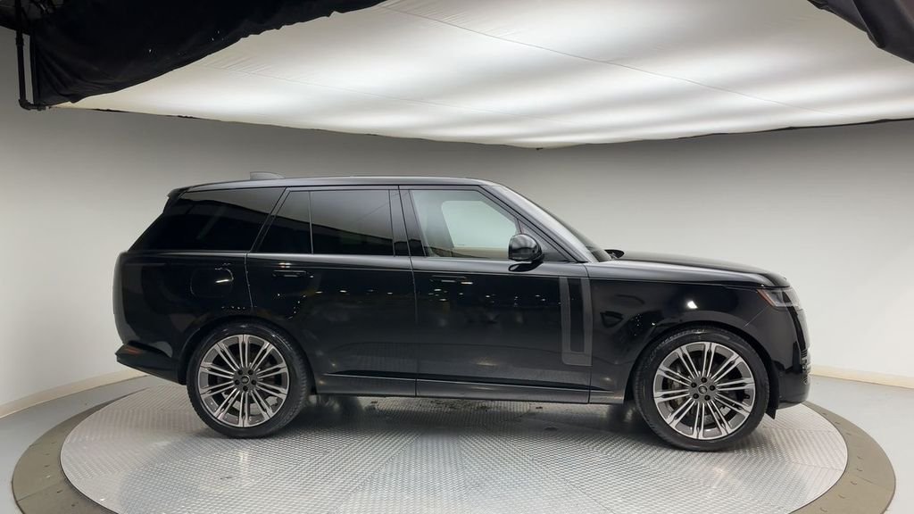 Used 2023 Santorini Black Metallic Land Rover SE image 9