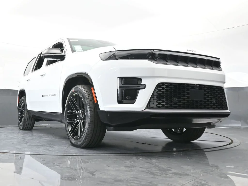 New 2026 Bright White Clear-Coat Exterior Paint Jeep Limited Reserve image 67