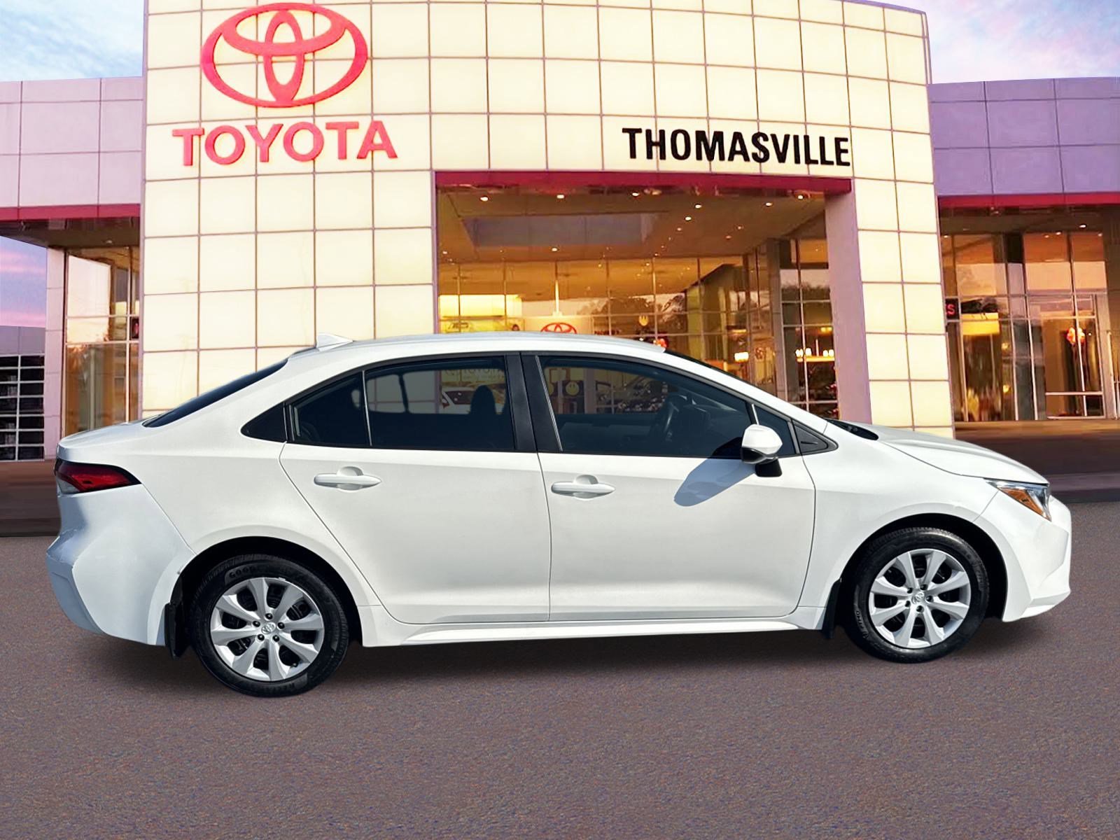 Used 2025  Toyota  image 4