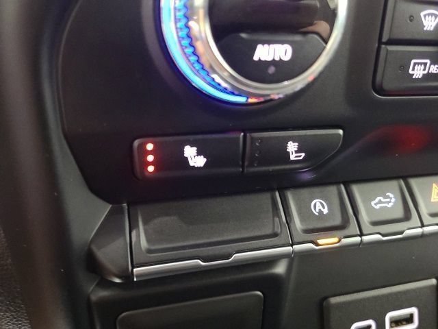 Used 2019 Summit White GMC SLE image 34