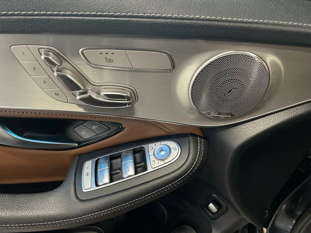 Used 2019  Mercedes-Benz 4MATIC SUV   No Accident History   Local BC   Low image 21