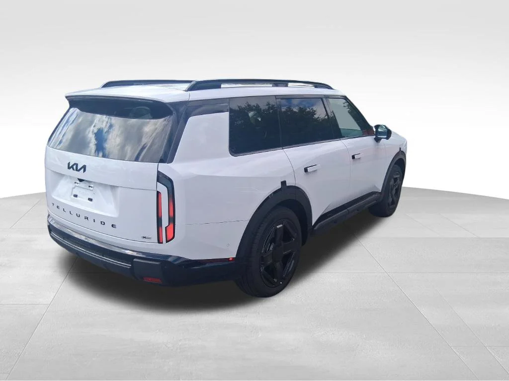 Used 2027 White Kia  image 5