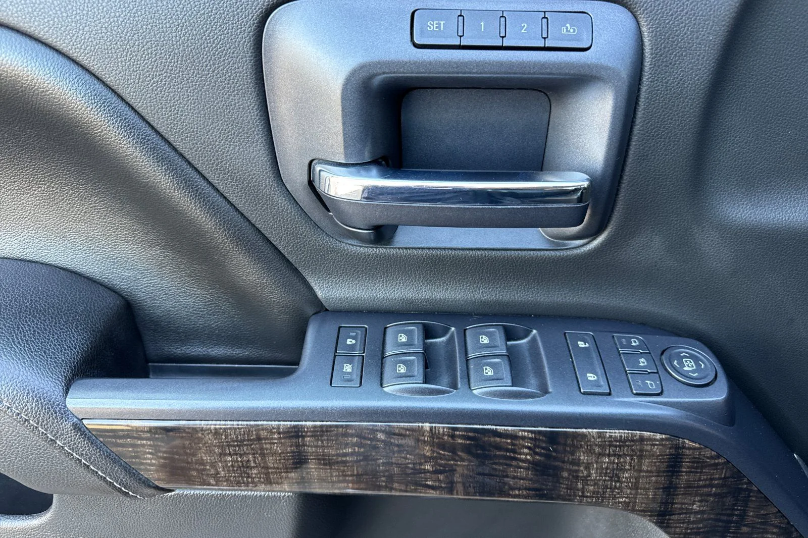Used 2015 Onyx Black GMC Denali image 14