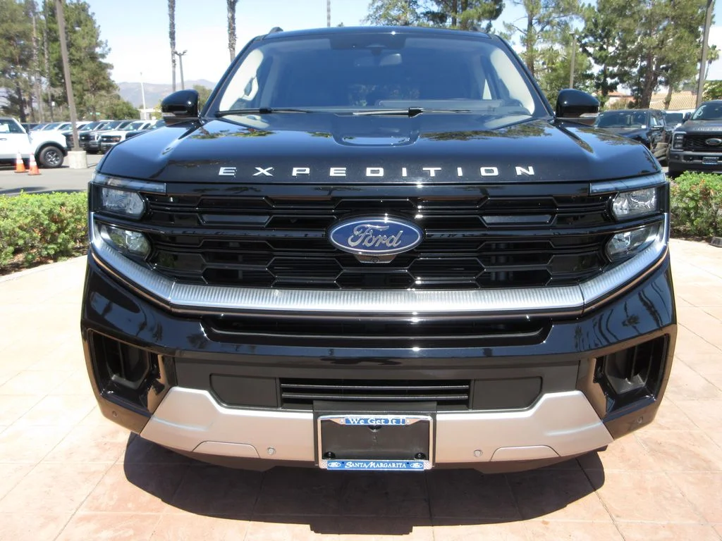 Used 2025 Black Metallic Ford Platinum image 7